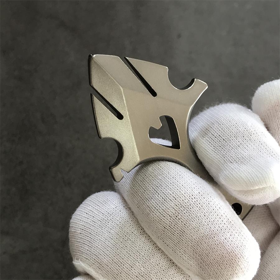 TC21 Titanium Knuckle Duster Broken Window Decoration