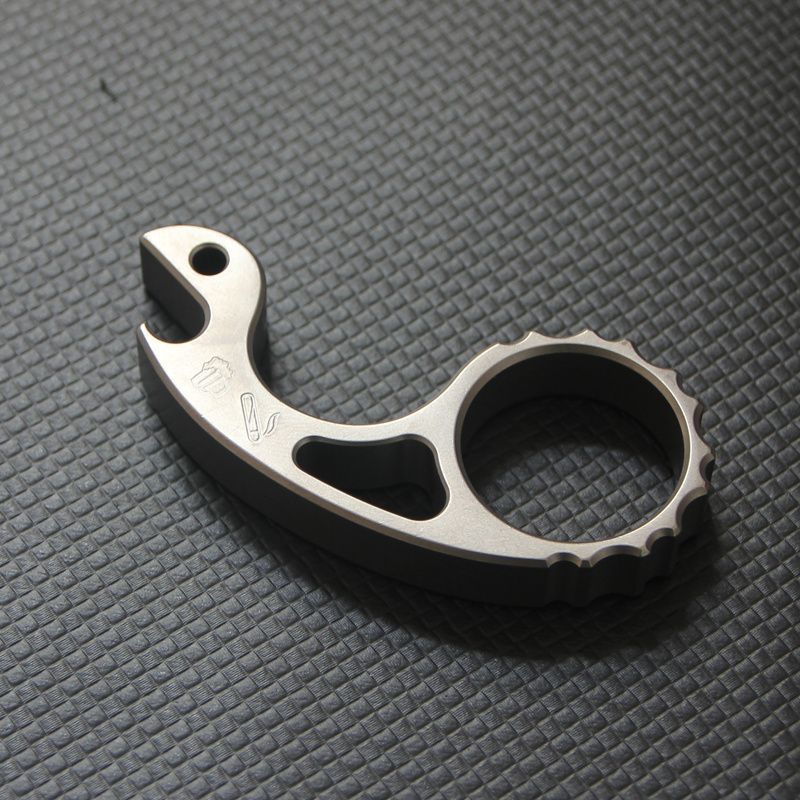 Titanium Alloy Snail Knuckle Duster Multi-function EDC Tool