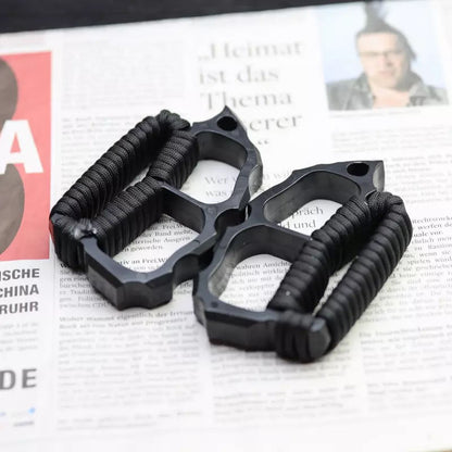 La section de défense de Knuckle Duster fait référence aux outils portables Tiger EDC d'auto-défense pour hommes et femmes