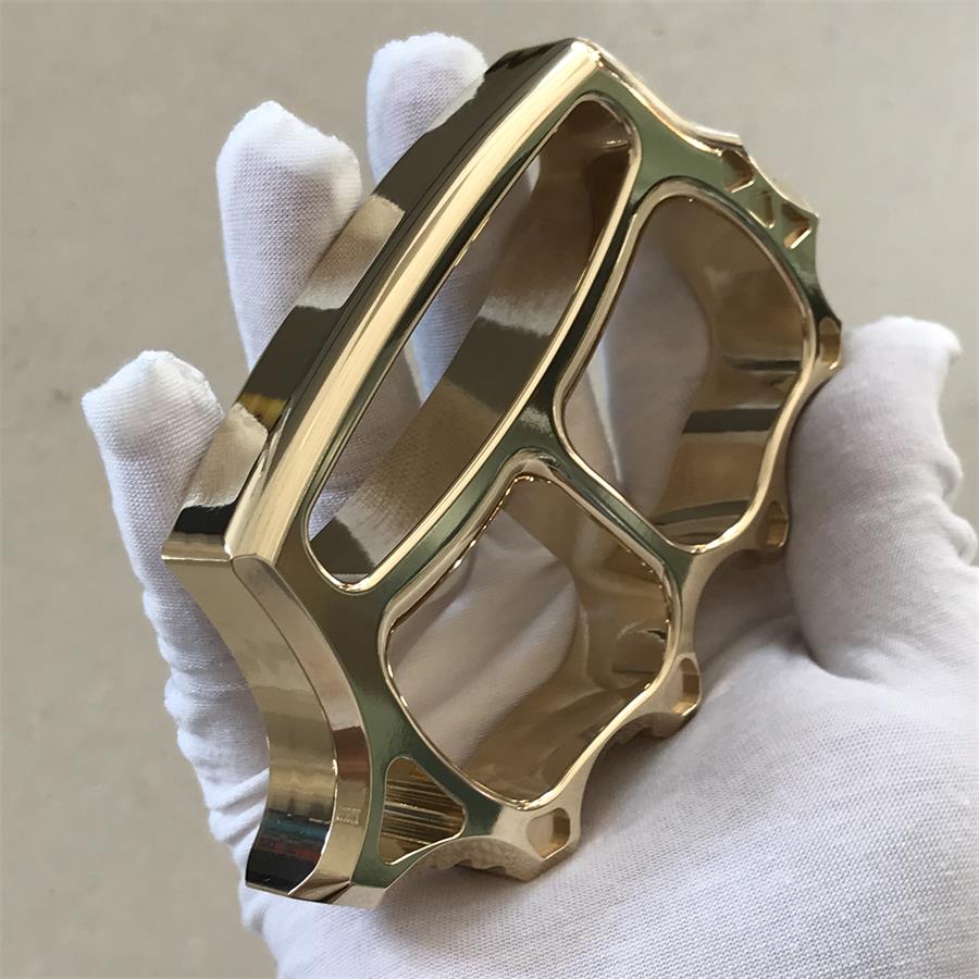 Thickened solid brass knuckle duster classic grip in hand